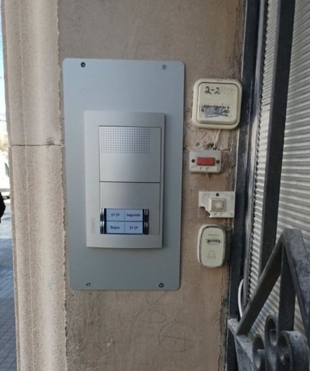 placa  de portero nueva y ........