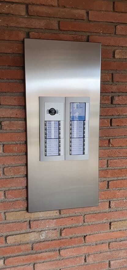 placa pulsadores tegui acero ladrillo via augusta barcelona